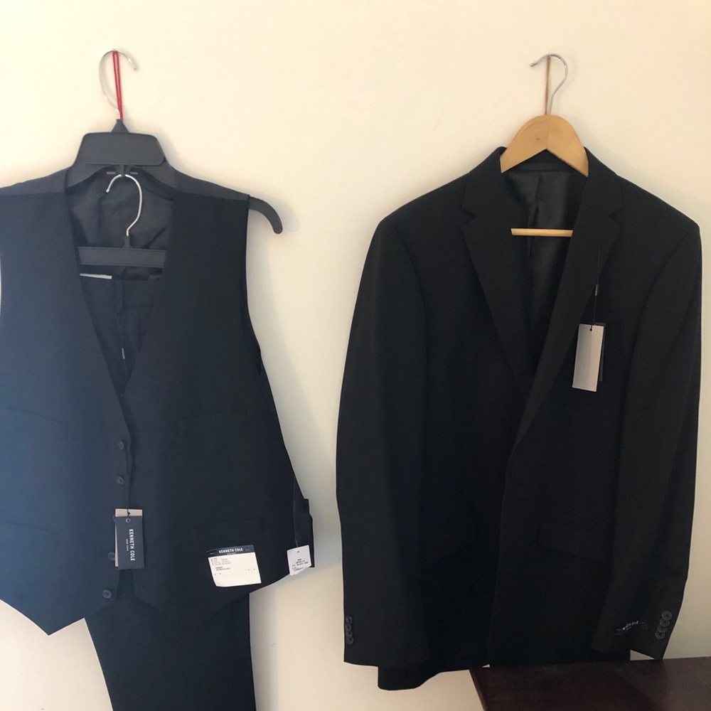 Kenneth Cole Men’s suit